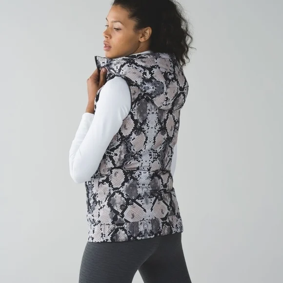 Lululemon The Fluffiest Vest Reversible Black Ziggy Snake Butter Pink Size 6